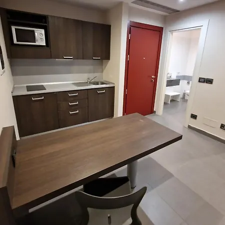 ホテル Naples Airport 3*