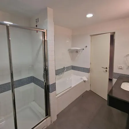 ホテル Naples Airport