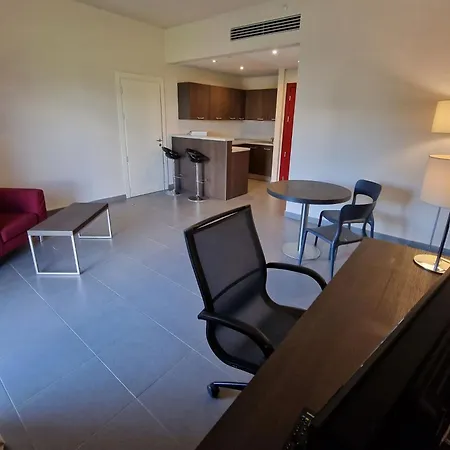 Naples Airport 3*