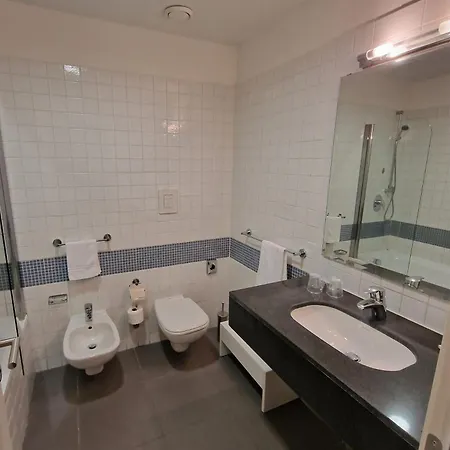 ホテル Naples Airport