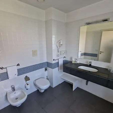 Naples Airport ホテル 3*