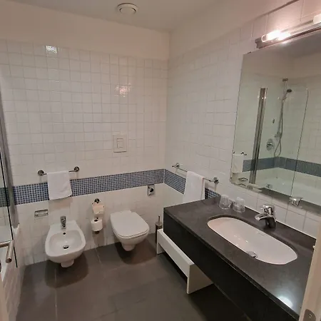 ホテル Naples Airport