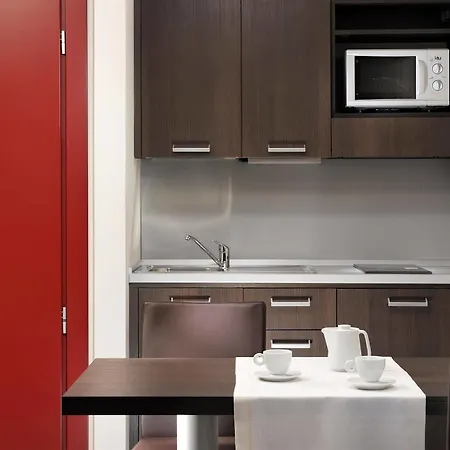 ホテル Naples Airport