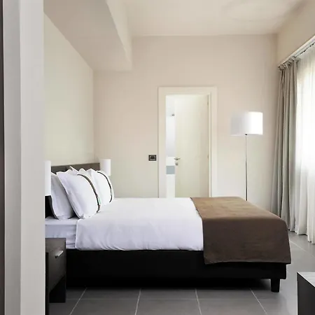 ホテル Naples Airport