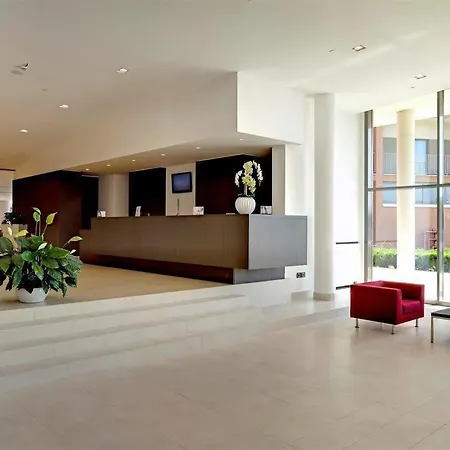 ホテル Naples Airport